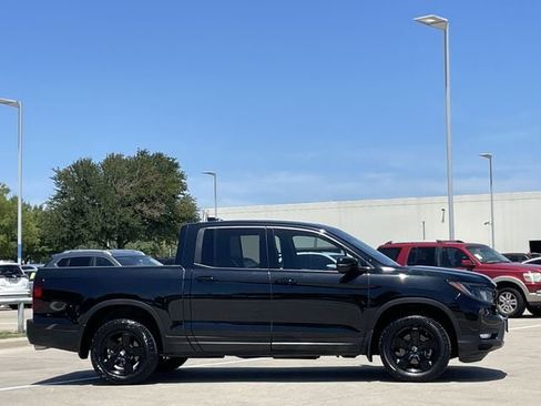 Used 2025 Honda Ridgeline Black Edition image 3
