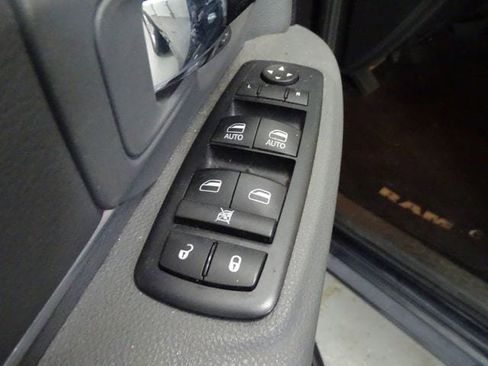 Used 2016 RAM 1500 Classic SLT AWD/4WD image 8
