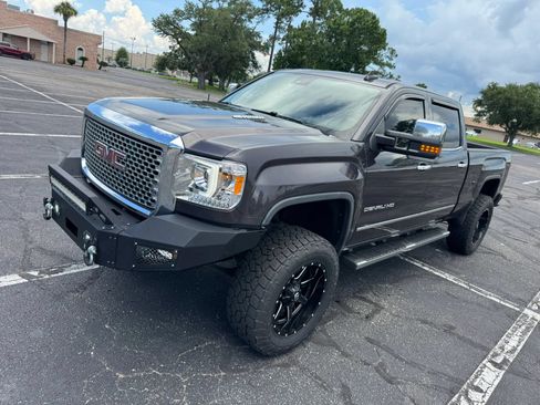 Used 2015 GMC Sierra 2500 Denali w/ Duramax Plus Package AWD/4WD image 15