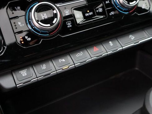 New 2026 GMC Sierra 2500 AT4 w/ AT4 Premium Plus Package image 34