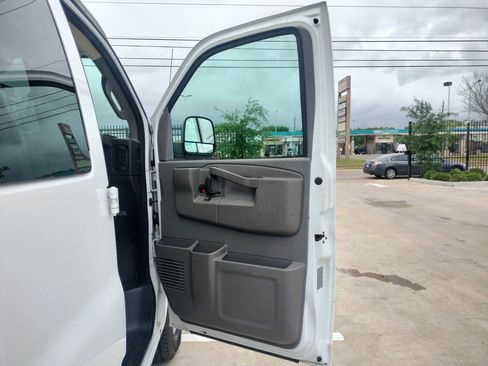 Used 2017 Chevrolet Express 2500 LS image 26