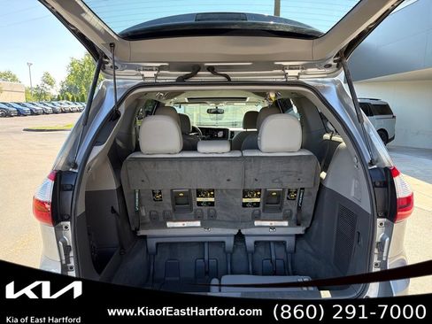Used 2017 Toyota Sienna XLE w/ XLE Navigation Package FWD image 16
