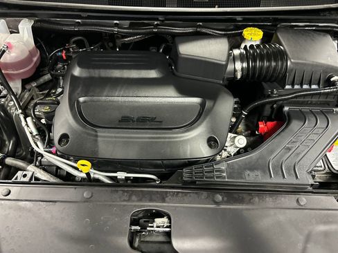 Used 2026 Chrysler Pacifica Select image 27