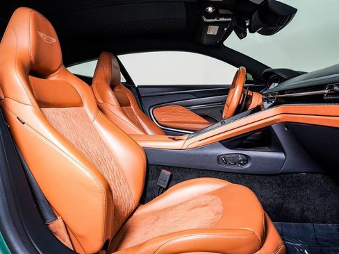 Used 2024 Aston Martin DB12 Coupe image 17