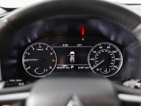 Used 2025 Mitsubishi Outlander SE image 25