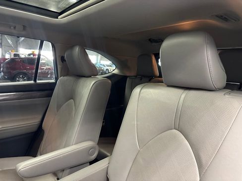 Used 2022 Toyota Highlander Platinum FWD image 21