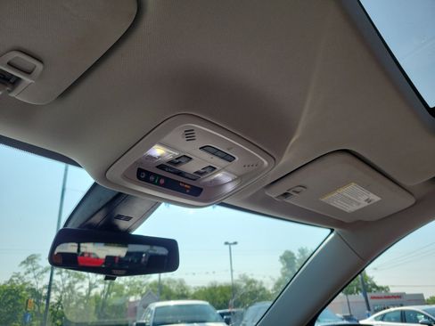 Used 2018 Chevrolet Traverse High Country image 30