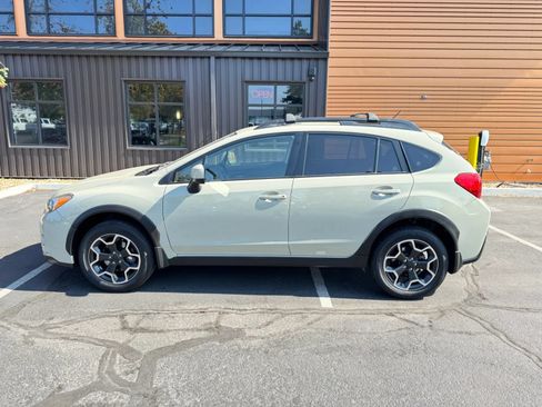 Used 2013 Subaru Crosstrek 2.0i Premium AWD/4WD image 2