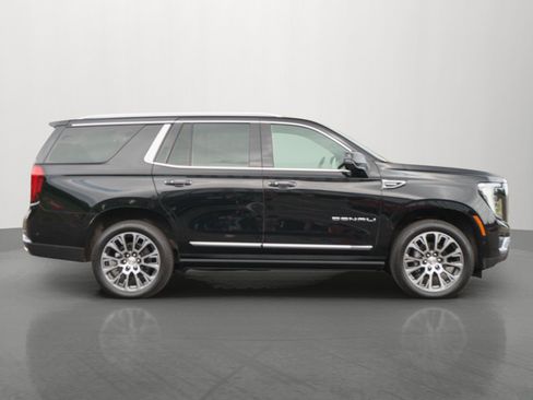 Used 2026 GMC Yukon Denali w/ Denali Reserve Package AWD/4WD image 8