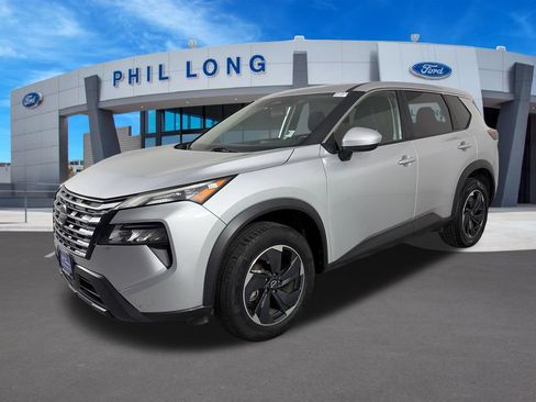 Used 2024 Nissan Rogue SV AWD/4WD image 3