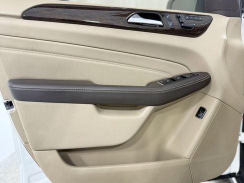 Used 2015 Mercedes-Benz ML 350 ML 350 4MATIC Sport Utility 4D image 9