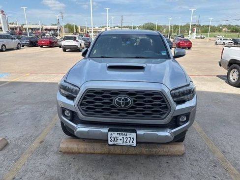 Used 2023 Toyota Tacoma TRD Sport image 2