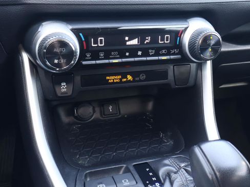 Used 2020 Toyota RAV4 XLE image 27