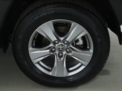 Used 2025 Toyota RAV4 XLE image 42