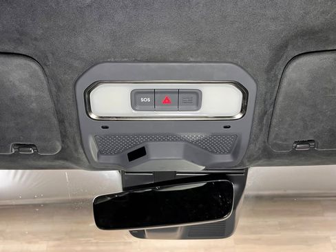 Used 2022 Rivian R1S Launch Edition image 9