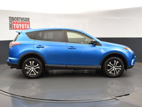 Used 2018 Toyota RAV4 LE w/ Carpet Mat Package AWD/4WD image 5