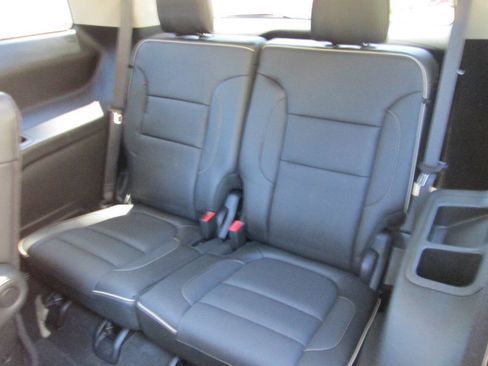 Used 2017 GMC Acadia Denali w/ Technology Package FWD image 40