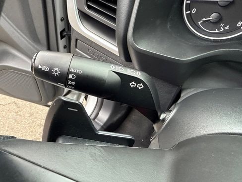 Used 2024 Nissan Rogue S image 29