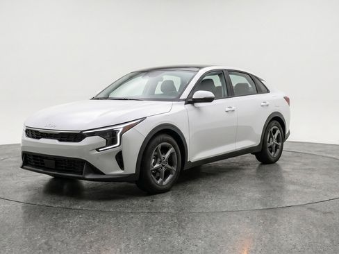 Used 2025 Kia K4 LXS image 3