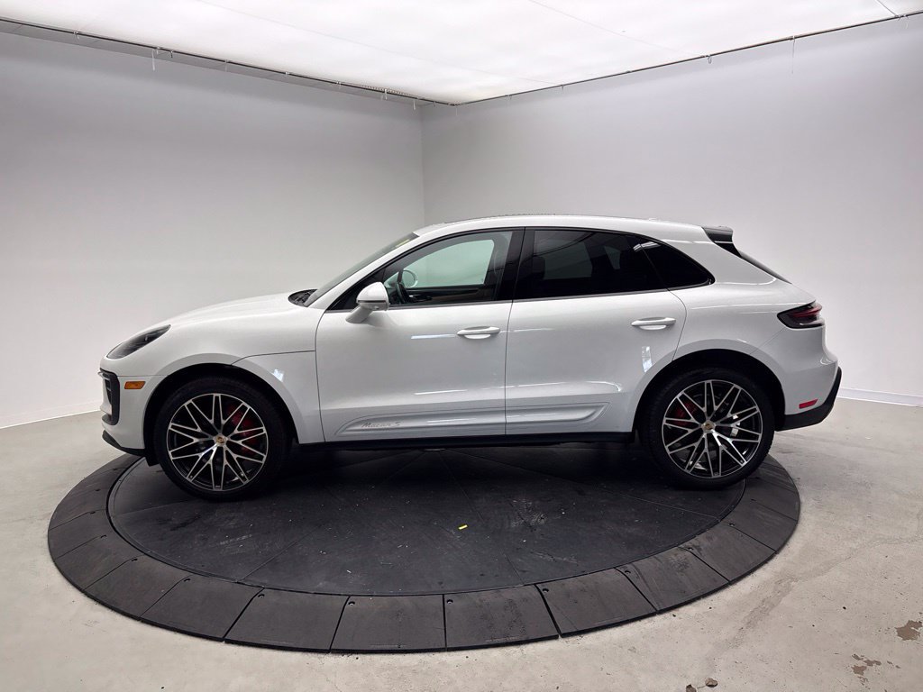 Certified 2023 Porsche Macan S AWD/4WD image 2