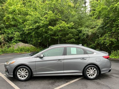 Used 2018 Hyundai Sonata SE FWD image 2
