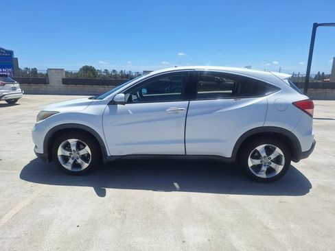 Used 2016 Honda HR-V LX image 9
