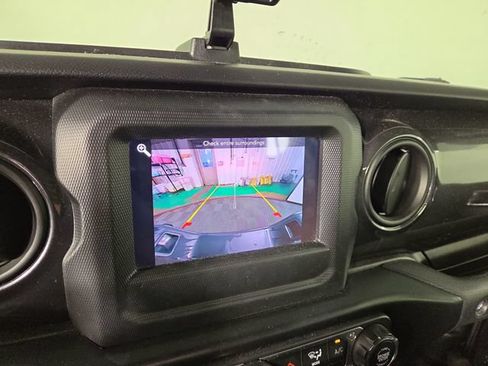 Used 2022 Jeep Gladiator Sport AWD/4WD image 18