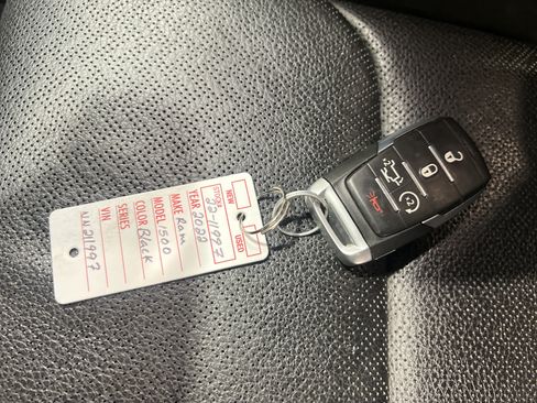 Used 2022 RAM 1500 Laramie AWD/4WD image 16