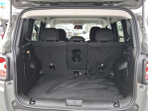 Used 2022 Jeep Renegade Latitude w/ Convenience Group image 29