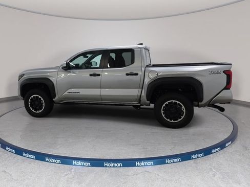 Certified 2024 Toyota Tacoma TRD Off-Road AWD/4WD image 7
