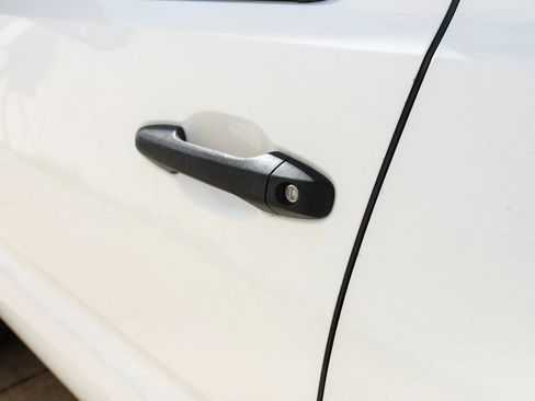 Used 2018 Toyota Tacoma SR image 27