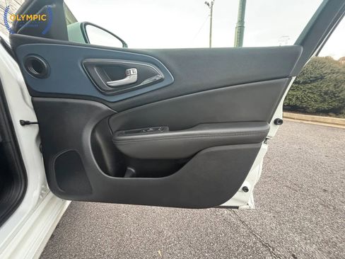 Used 2015 Chrysler 200 S image 42