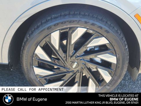 Used 2024 Lincoln Nautilus Reserve w/ Equipment Group 202A AWD/4WD image 10