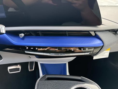 New 2026 Cadillac Optiq Luxury 1 image 28