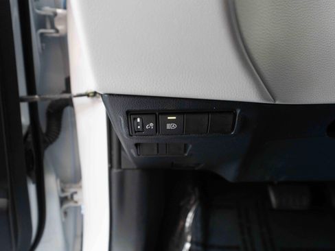 Used 2022 Toyota Corolla Cross L AWD/4WD image 11