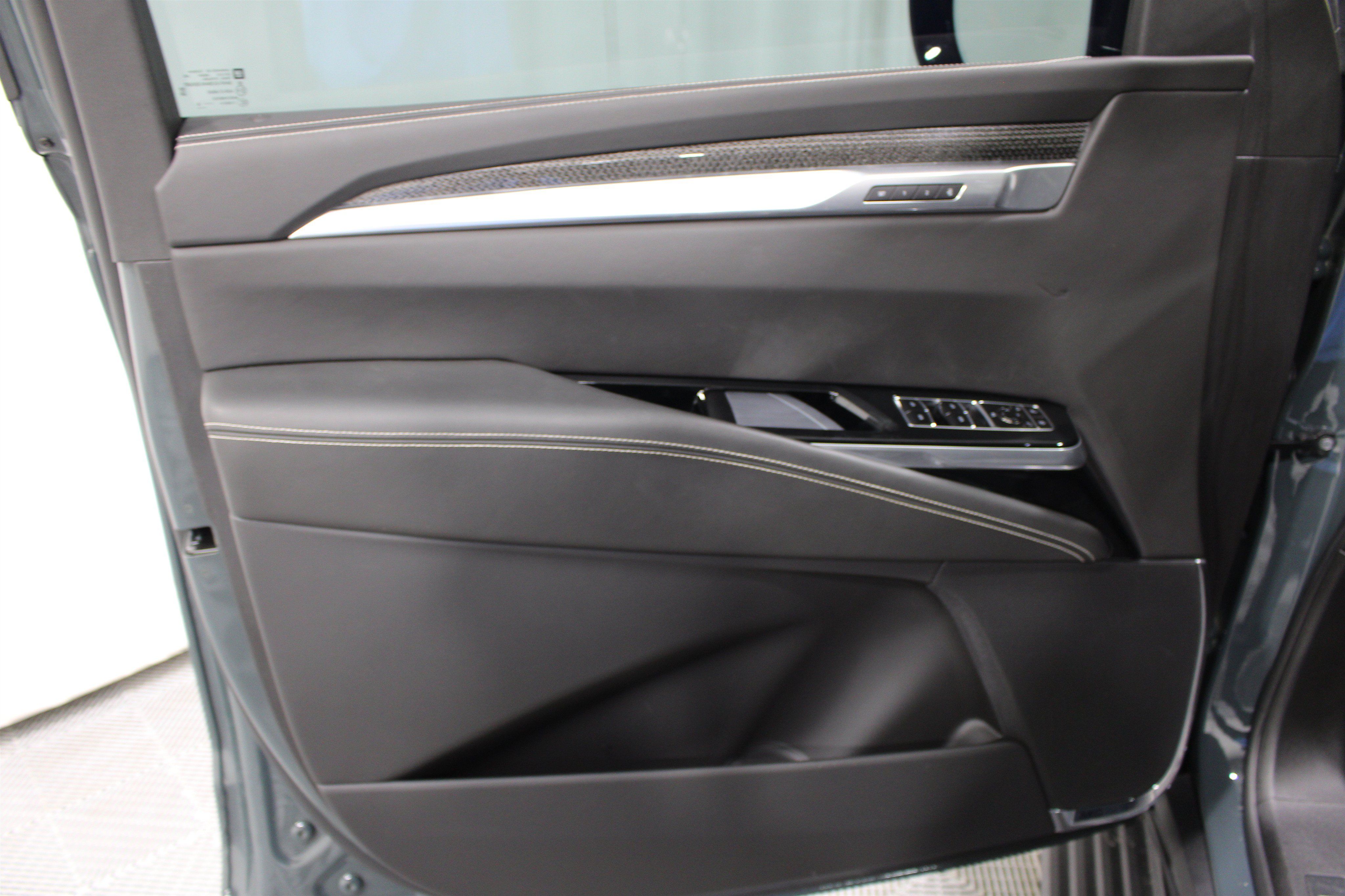 Certified 2025 Cadillac Escalade V AWD/4WD image 6