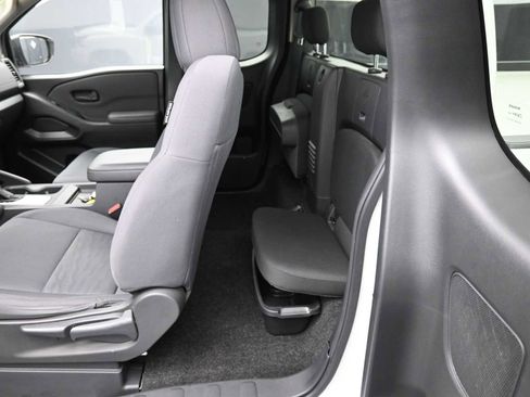 Used 2022 Nissan Frontier S image 25