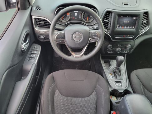 Used 2021 Jeep Cherokee Latitude FWD image 12