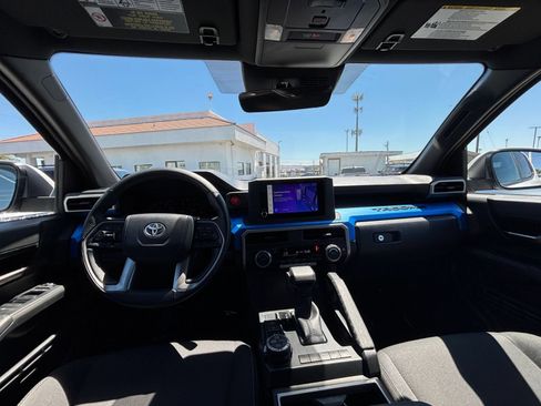 Used 2025 Toyota Tacoma TRD Off-Road AWD/4WD image 33