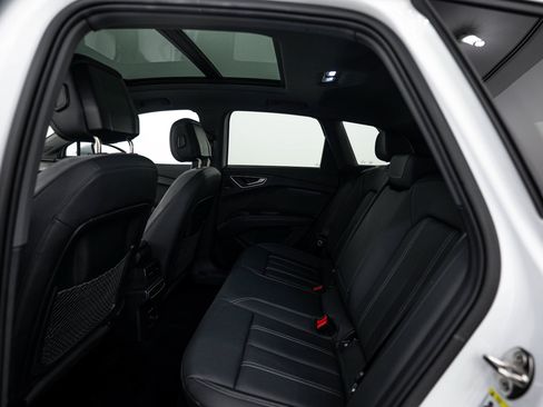 Certified 2024 Audi Q4 e-tron Prestige w/ Black Optic Package AWD/4WD image 18