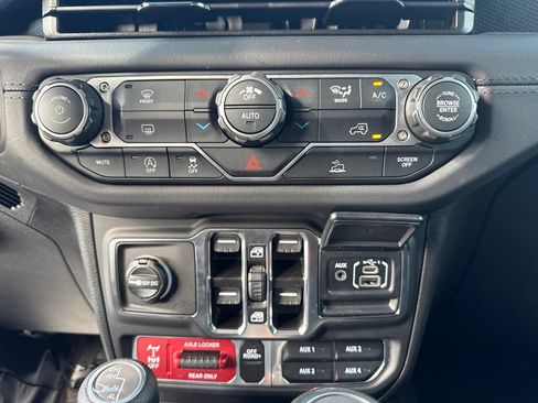 Used 2026 Jeep Gladiator Mojave AWD/4WD image 30