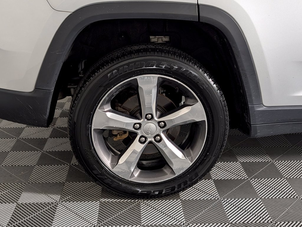 Used 2022 Jeep Grand Cherokee Limited w/ Luxury Tech Group II RWD image 15