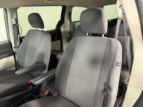 Used 2009 Dodge Grand Caravan SE FWD image 11