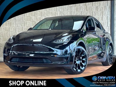 Used 2023 Tesla Model Y Long Range AWD/4WD image 1