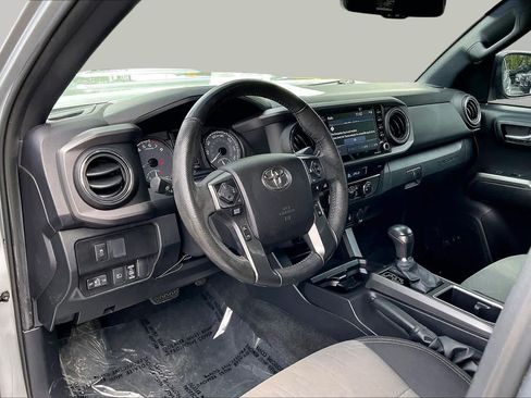 Used 2022 Toyota Tacoma TRD Sport w/ Technology Package AWD/4WD image 14