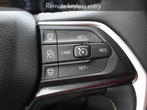 Used 2023 Jeep Grand Cherokee L Laredo image 13