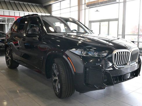 Used 2025 BMW X5 xDrive40i w/ M Sport Package AWD/4WD image 3