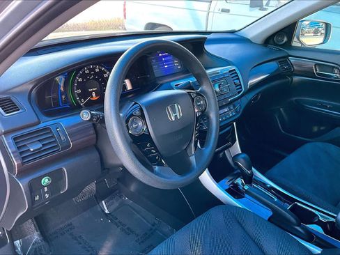 Used 2017 Honda Accord Hybrid Sedan image 18
