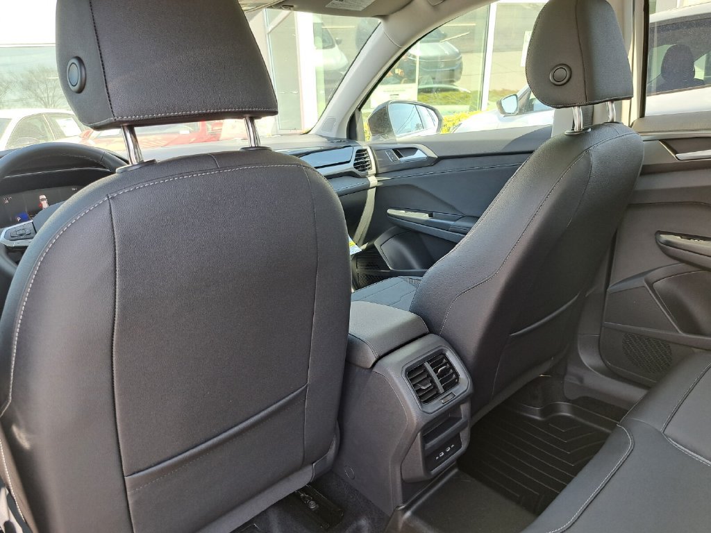 New 2026 Volkswagen Taos SE FWD image 24