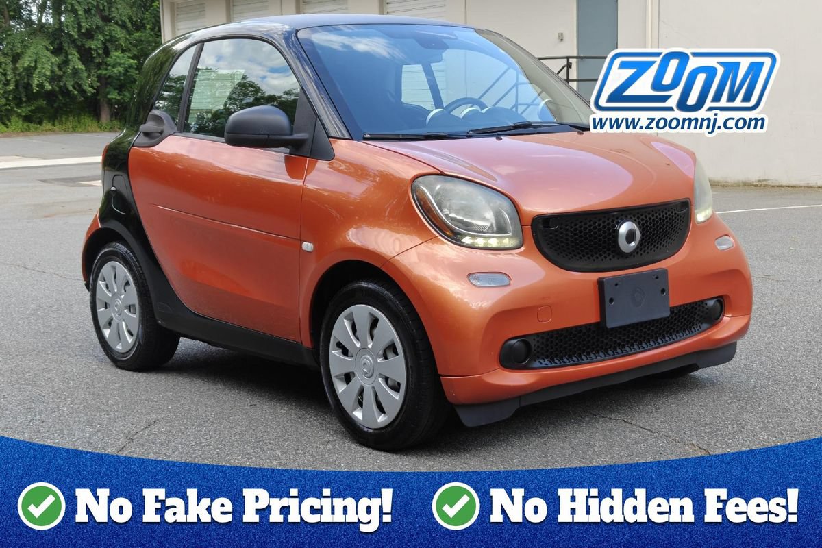 Used 2016 smart fortwo pure RWD image 1